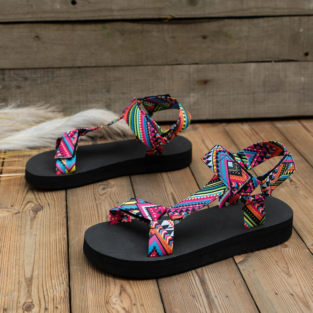 Sandales plates multicolores